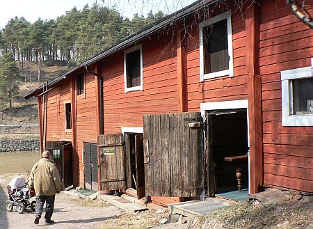 20060429_Porvoo_shore_houses.jpg