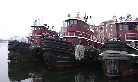 20061129_Portsmouth_NH_tugs.jpg