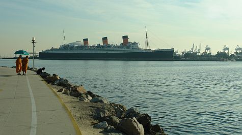 20061212_Long_Beach_Rainbow_Harbor_Queen_Mary.jpg