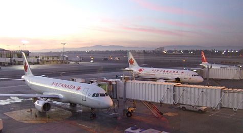 20061214_LAX_MapleLeafLounge_view.jpg