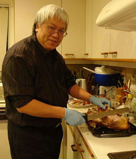 Arthur carving the turkey