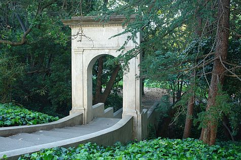 Berkeley, portal with steps
