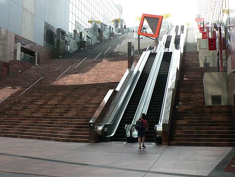 20070724_Kyoto_Station_escalator_up.jpg