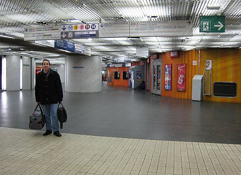 rer train from cdg to pmetro chatelet les halles