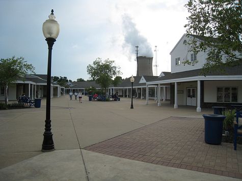 DI_20080712_MichiganCity_LighthouseOutlet.jpg