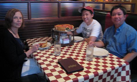 DI_20080719_Belmont_Giordanos_pizza.jpg