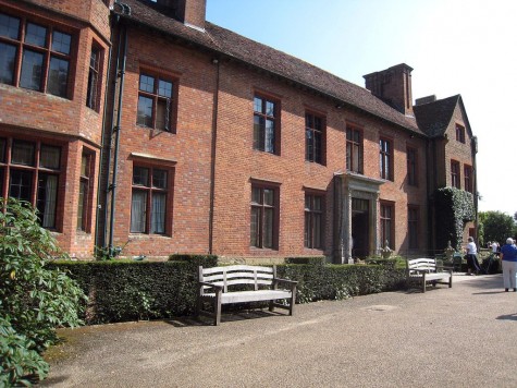 di_20080830-090946-chartwell-house-front