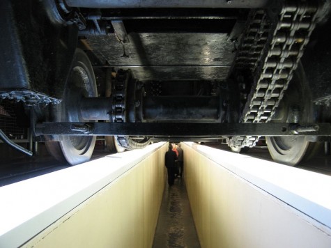 DI_20080910 144320 York NationalRailwayMuseum pit undercarriage