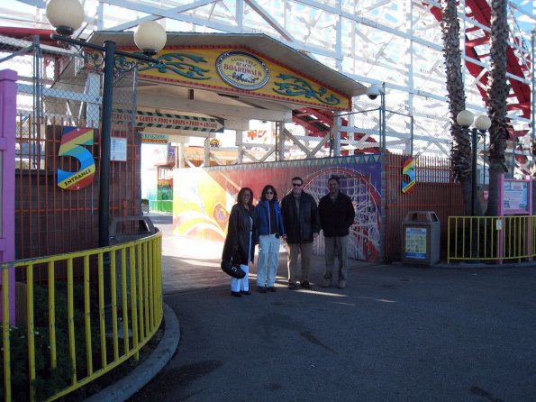 di_20081210-125502-santacruzboardwalk-entry-group