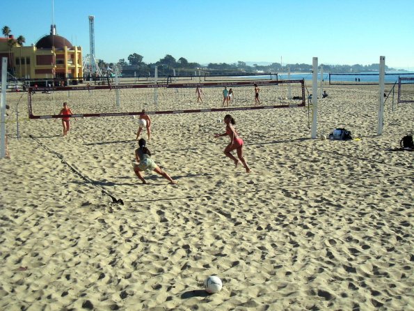 di_20081210-132150-santacruzboardwalk-beach-volleyball