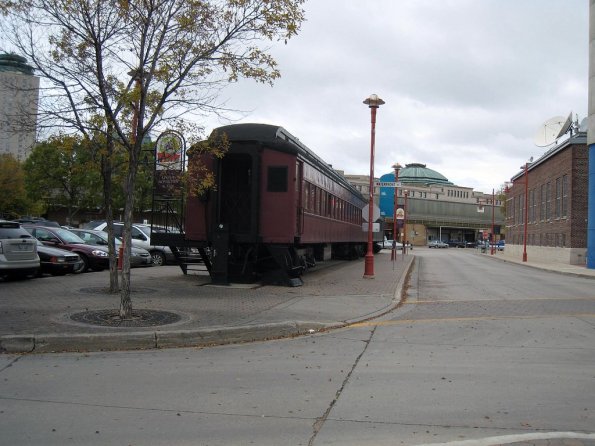 di_20081007-123644-winnipeg-theforks-train-plaza