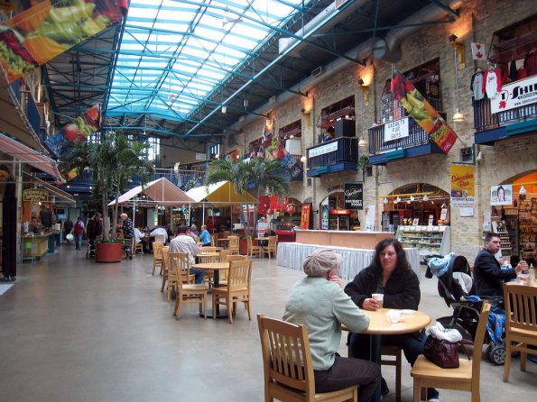 di_20081007-123902-winnipeg-theforks-market-atrium