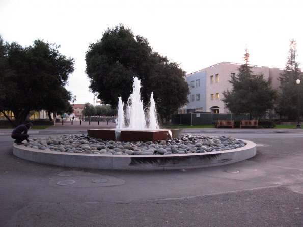 di_20081211-195746-stanford-via-pueblo-fountain