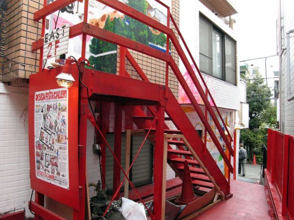 DI_20090228-210658-DesignFesta-east-gallery-stairs