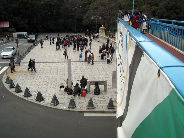 DI_20090228-223516-Harajuku-station-plaza-overpass