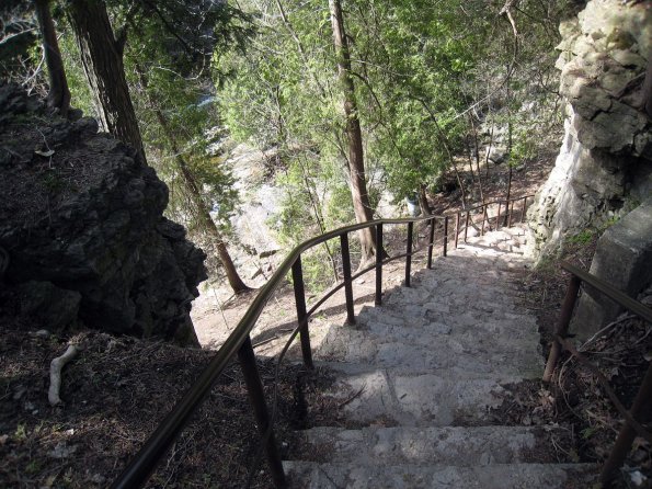 di_20090504-144826-elora-vicpark-stairs-down-upper