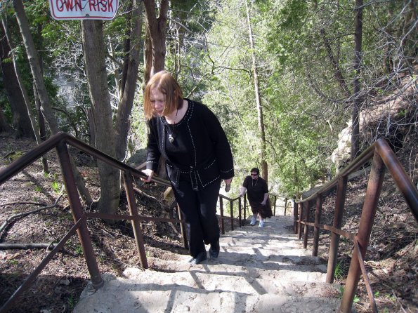 di_20090504-145604-elora-vicpark-stairs-up-al-jmw