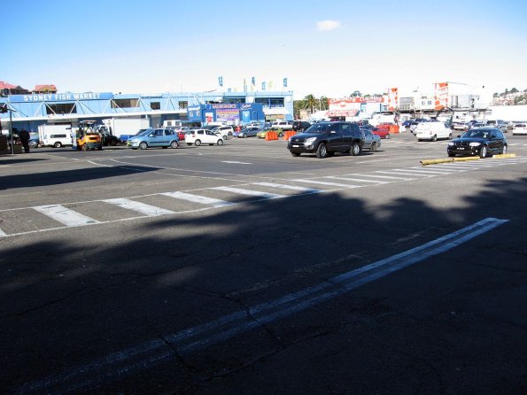 di_20090702-190638-sydfishmkt-parking-lot