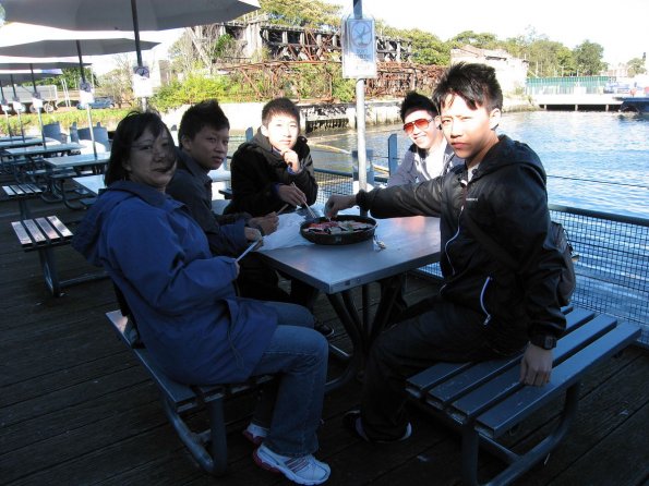 di_20090702-193046-sydfishmarket-terrace-sushi