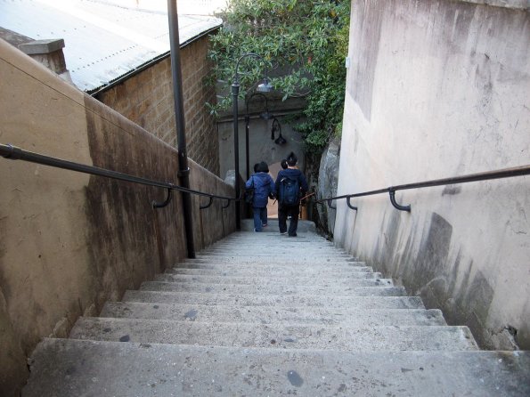 di_20090703-200030-susannahpl-stairs