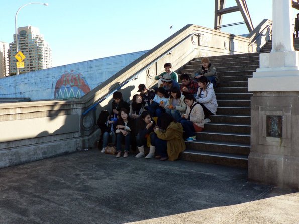 di_20090703-235516-sydharbourbridge-steps-tourists