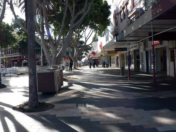 di_20090704-192442-manly-corso-coles