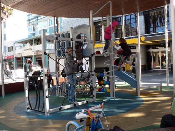 di_20090704-194150-manly-corso-playground