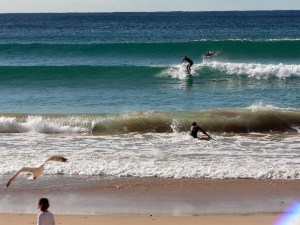 di_20090704-200056-manly-surfers-in-out