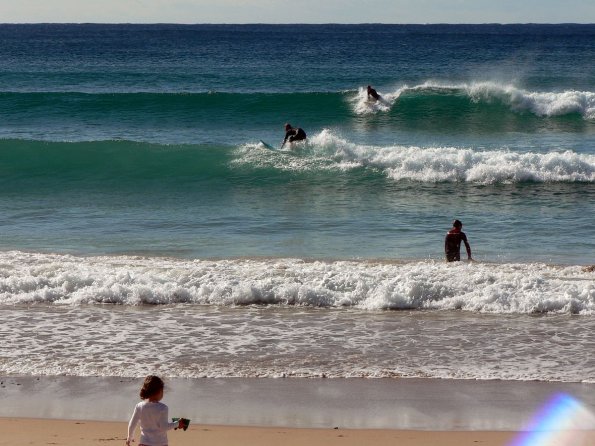 di_20090704-200100-manly-surfers-falling