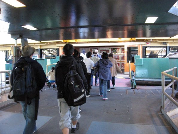 di_20090705-004332-manly-ferry-terminal-boarding