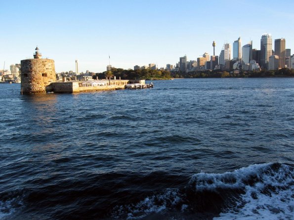 di_20090705-011232-circularquay-lighthouse