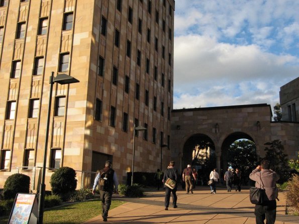 di_20090714-011040-uq-mansfieldplace