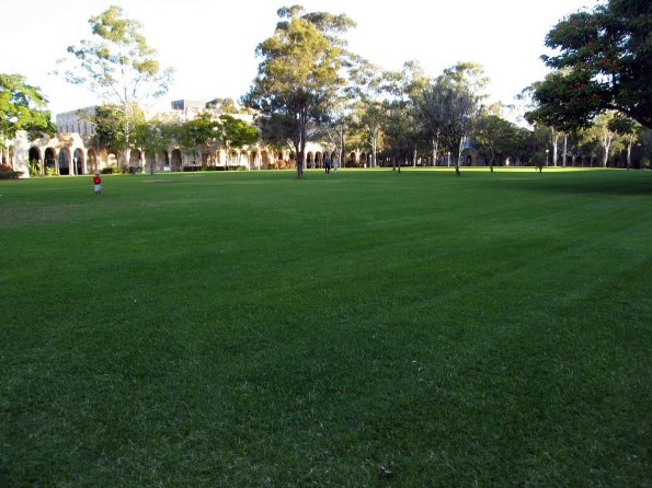 di_20090714-011532-uq-great-court