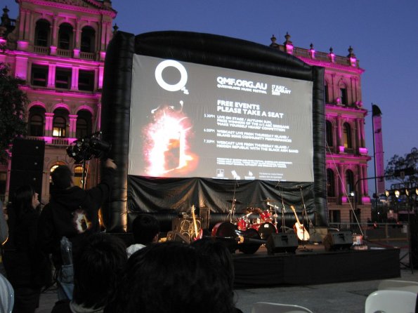 di_20090717-023422-brisbanesquare-qmf-big-screen