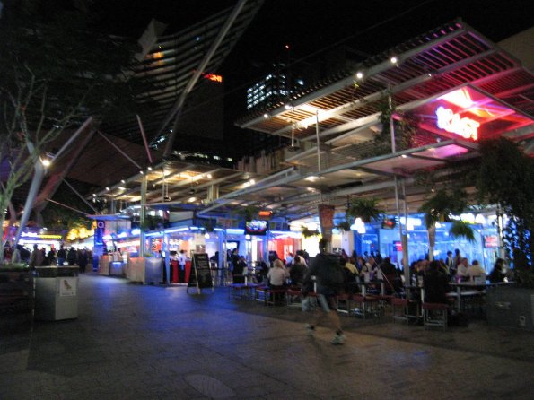 di_20090717-035858-brisbane-queenstmall-outdoor-cafe