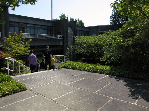 di_20090724-154230-sfu-shrumsciencebuilding-quad-stairs