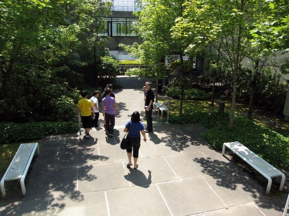 di_20090724-154334-sfu-shrumsciencebuilding-courtyard