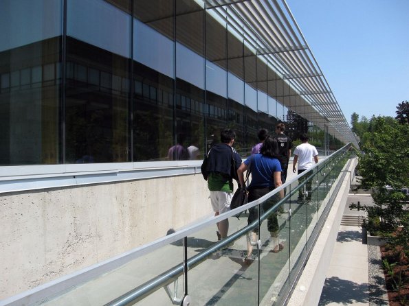 di_20090724-155232-sfu-east-exterior-walkway