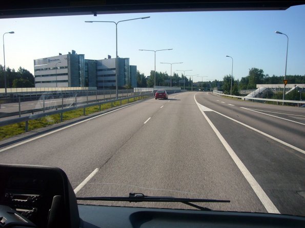 di_20090824-015502-finnair-bus-highway-offices