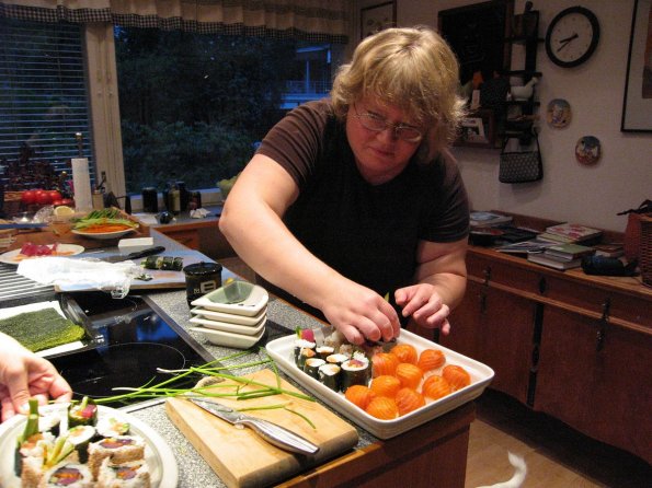 di_20090829-124358-salmenpolku-making-nigiri-mr