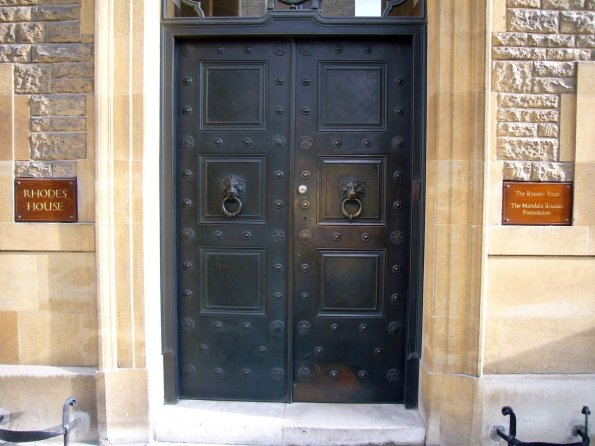 di_20090901-114122-rhodeshouse-doors