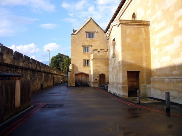 di_20090901-120040-magdalencollege