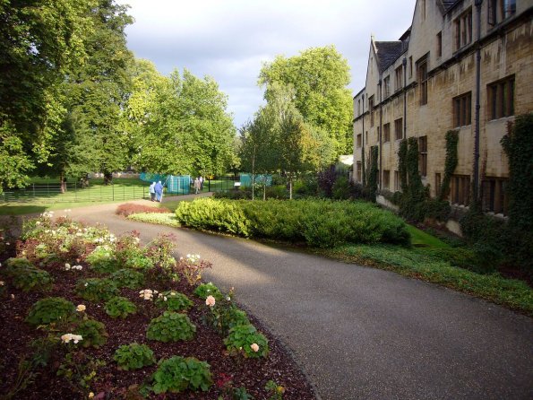 di_20090901-120052-magdalencollege-garden