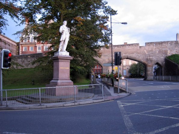 di_20090904-135536-georgeleeman-statue