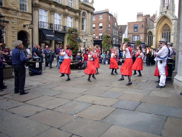 di_20090905-084138-sthelenssquare-morrisdancers