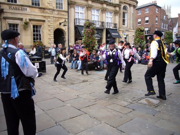 di_20090905-084412-sthelenssquare-morrisdancers