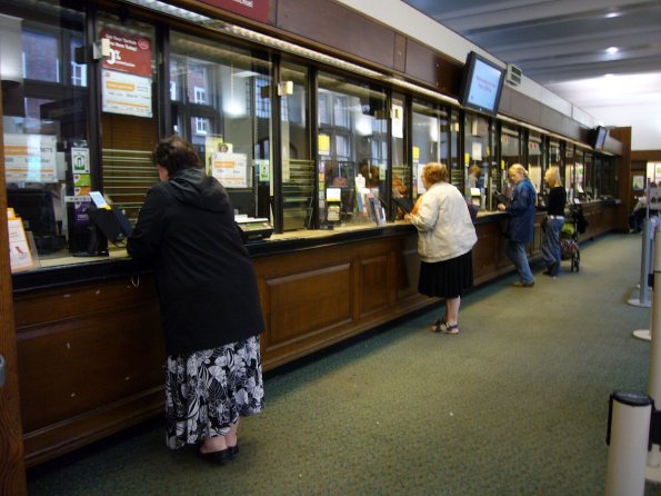 di_20090905-084748-york-postoffice-tellers