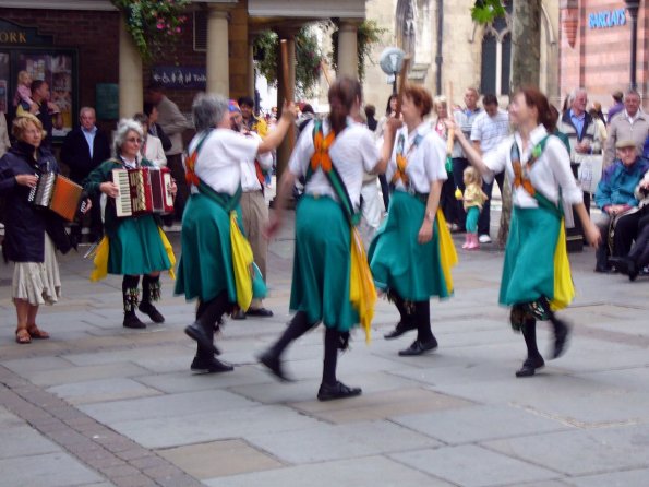 di_20090905-090336-sthelenssquare-morrisdancers