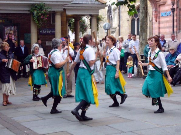 di_20090905-090338-sthelenssquare-morrisdancers