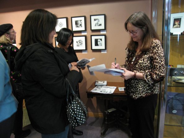 di_20091003-154034-peelheritagecomplex-susanwilliamson-autographs